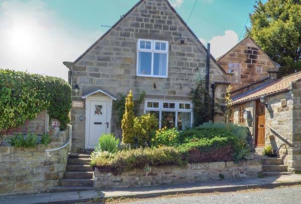 Fylingthorpe Cottage | Cabin ∙ 2 bedrooms ∙ 5 guests