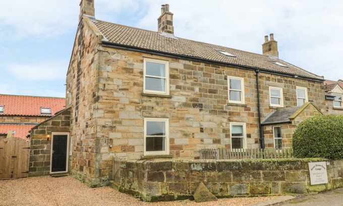 Saltburn-by-the-Sea Cottage | Cabin ∙ 2 bedrooms ∙ 4 guests