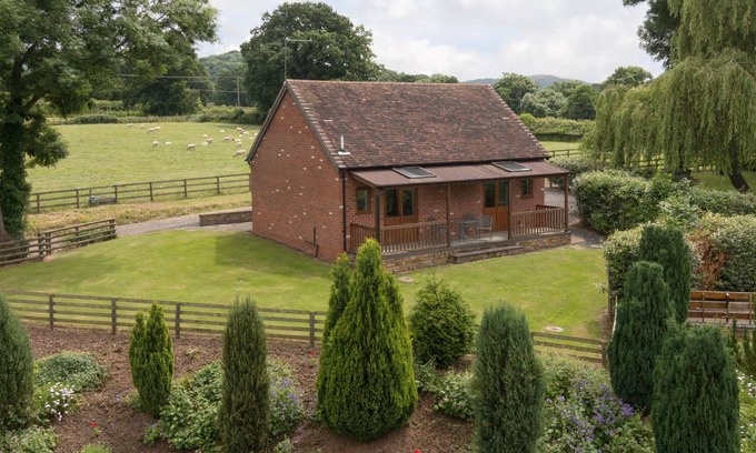 Mathon Cottage | Cabin ∙ 2 bedrooms ∙ 4 guests