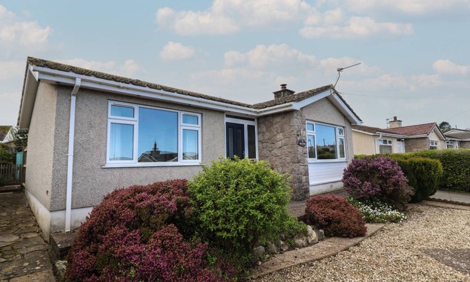 Benllech Cottage | Cabin ∙ 2 bedrooms ∙ 4 guests