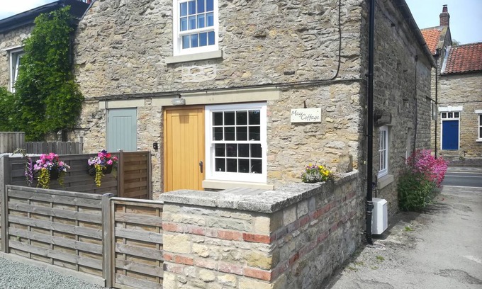 Snainton Cottage | Cabin ∙ 2 bedrooms ∙ 4 guests