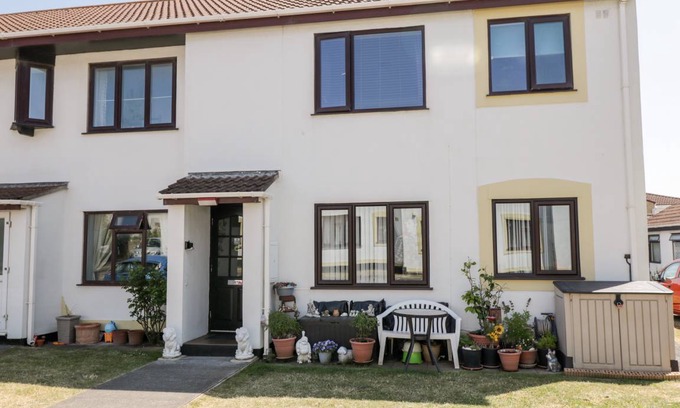 Brean Cottage | Cabin ∙ 2 bedrooms ∙ 6 guests