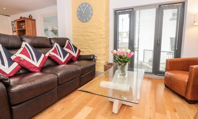 Dartmouth Cottage | Cabin ∙ 2 bedrooms ∙ 4 guests