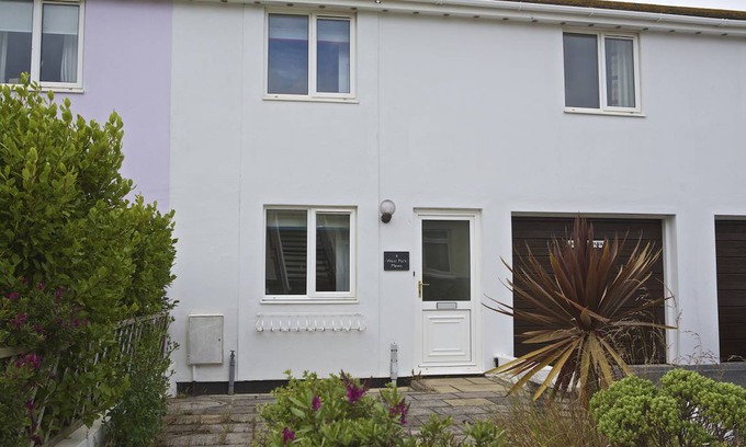 Hope-Cove Cottage | Cabin ∙ 2 bedrooms ∙ 4 guests