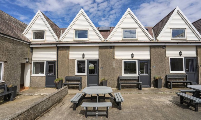 Llanengan Cottage | Cabin ∙ 2 bedrooms ∙ 4 guests
