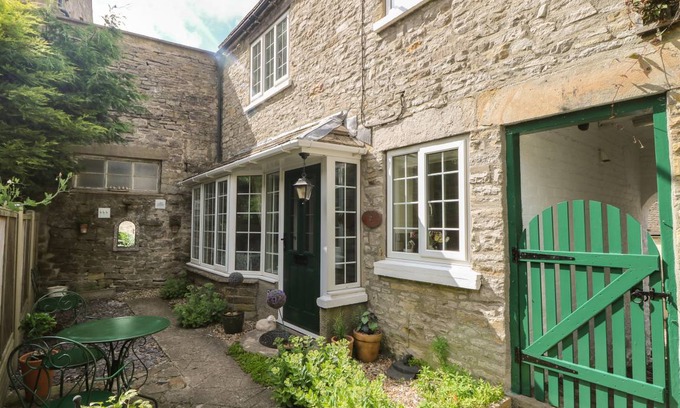 Middleham Cottage | Cabin ∙ 2 bedrooms ∙ 3 guests