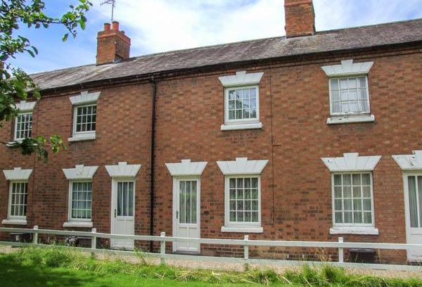 Stratford-upon-Avon Cottage | Cabin ∙ 2 bedrooms ∙ 3 guests