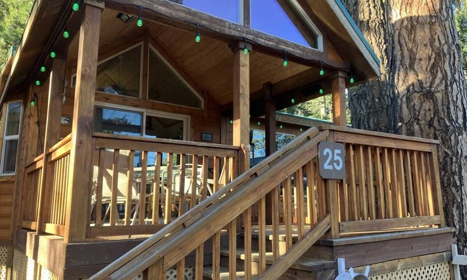Ashland House | Cabin #25 at Hyatt Lake Resort