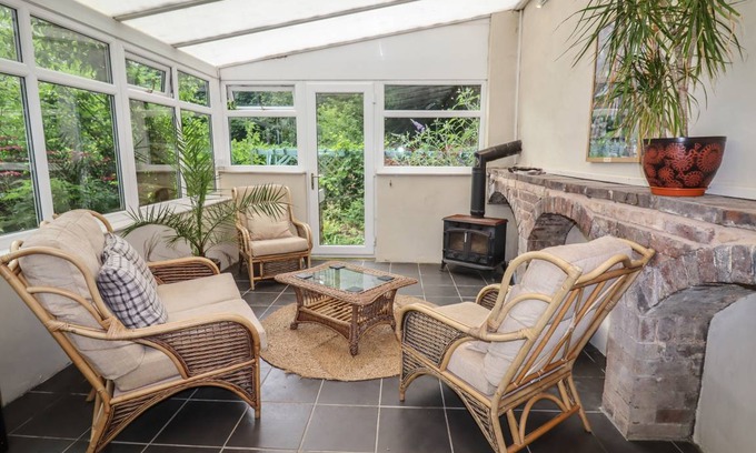 Llanbedr-dyffryn-clwyd Cottage | Cabin ∙ 3 bedrooms ∙ 6 guests