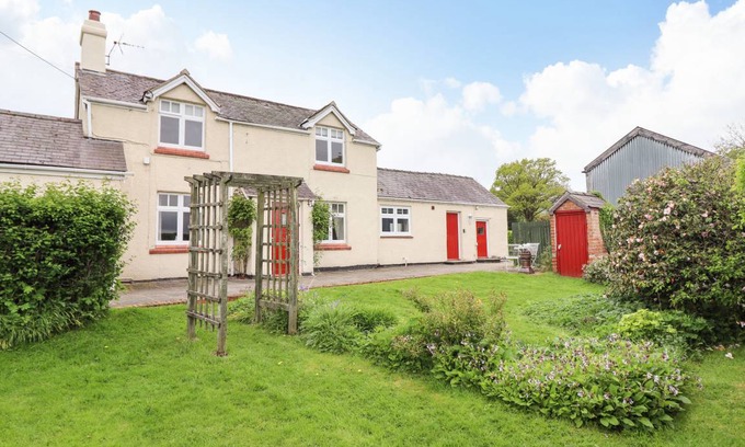 Graigfechan Cottage | Cabin ∙ 3 bedrooms ∙ 6 guests
