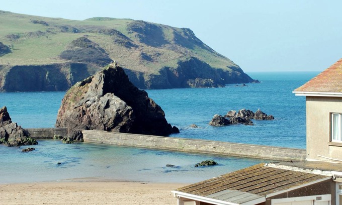 Hope-Cove Cottage | Cabin ∙ 3 bedrooms ∙ 6 guests