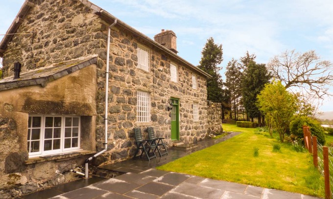 Llangower Cottage | Cabin ∙ 3 bedrooms ∙ 5 guests
