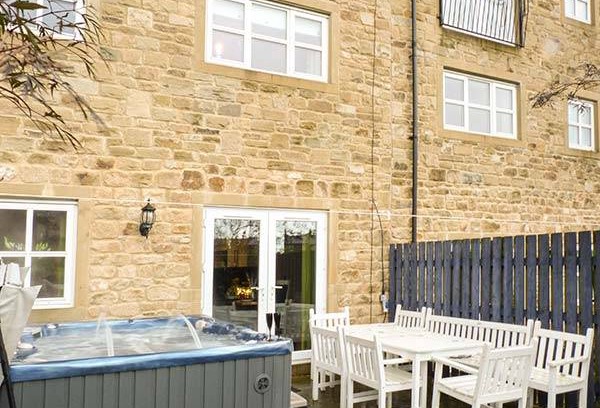 Cowling Cottage | Cabin ∙ 5 bedrooms ∙ 10 guests