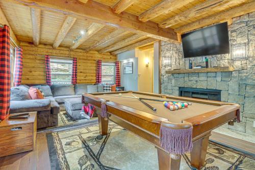 Crestline House | Cabin about 1 Mi to Lake Gregory and Hiking!
