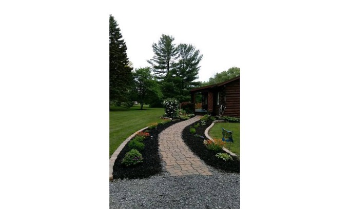 Geneva Cabin | Cabin minutes from Seneca lake! Fire pit, horse shoe pit, hot tub!