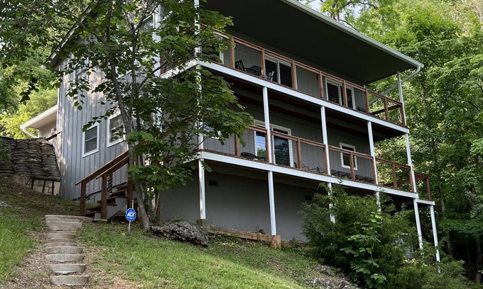 La Follette House | Cabin on water with Covered Boat Dock -Gentle Slope to Lake!