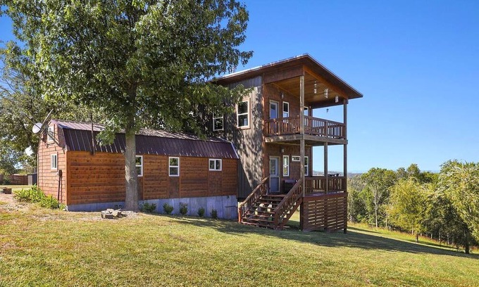Eureka Springs House | Cabin w/Hot Tub, family friendly on 40 acres