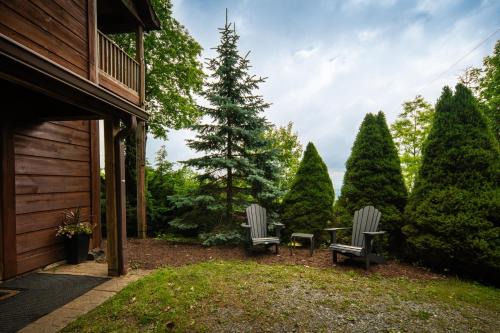 Boone House | Cabin with amazing long-range mountain views, hot tub, fire pit, EV connection