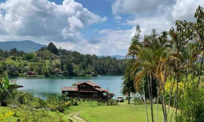 Guatape Cottage | Cabin with exit to the lake and view of the stone - Guatapé - Colombia