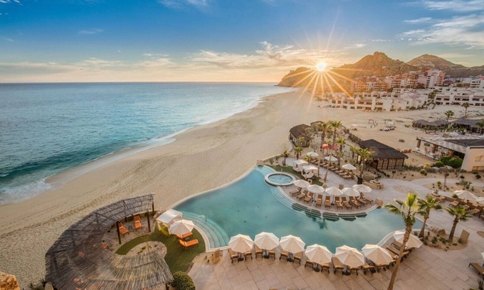 Centro Resort | Cabo Oceanfront Luxury Resort