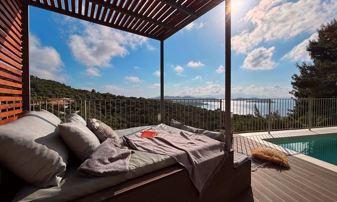 Vassilias Apartment | CACTUS SUPERB SUITE WITH PRIVATE POOL AND STUNNING SEA VIEWS