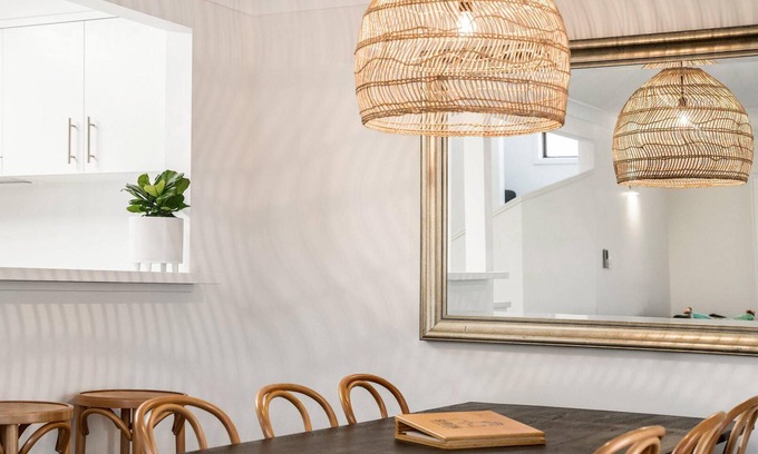 Byron Bay Villa | Calinda Sol 10 - Cafes, restaurants and beaches all within 5 min walk.