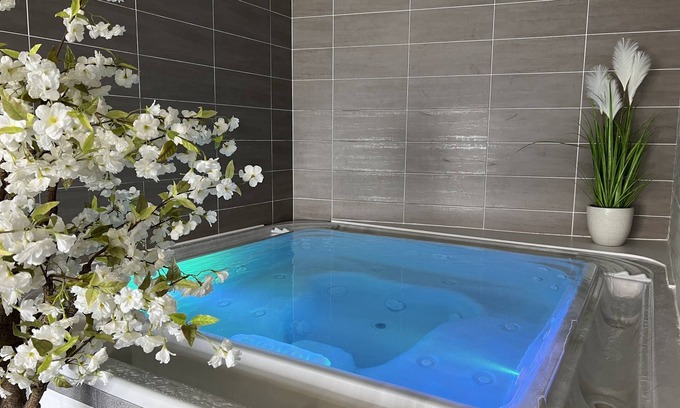 Les Sables d'Olonne Hotel | Calme des Pins Hôtel Piscine & Spa