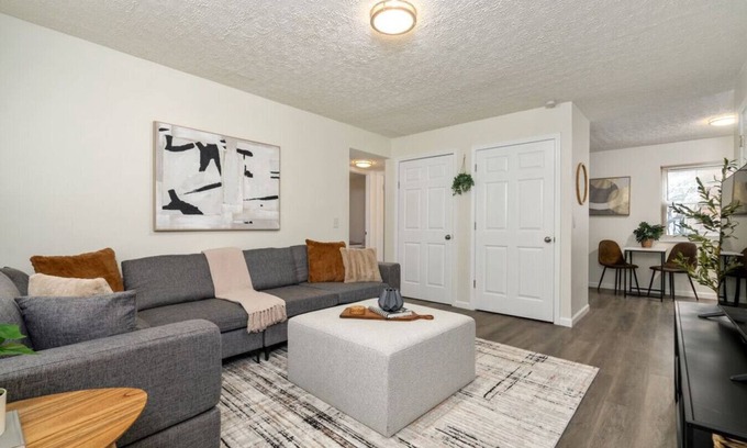 University District Apartment | Campbell at the Quad- 2BR 1BA Apt| North Campus