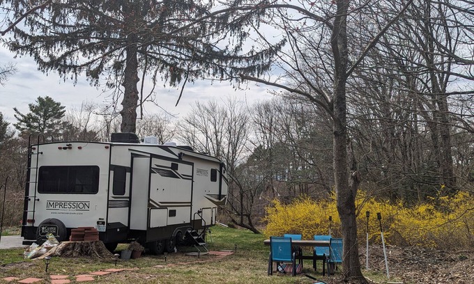 Pelham House | Camper nr Amherst -NO LONGER AVAILABLE per town regs banning all camping -SORRY!