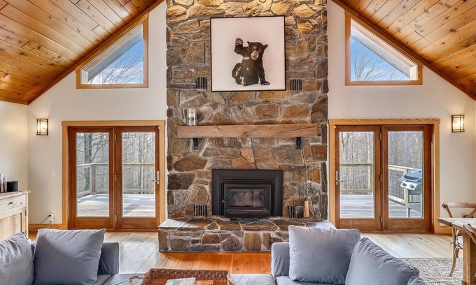Stowe Area Ski Chalet | Can't Bear to Leave - Perfectly Appointed Chalet in Stowe!