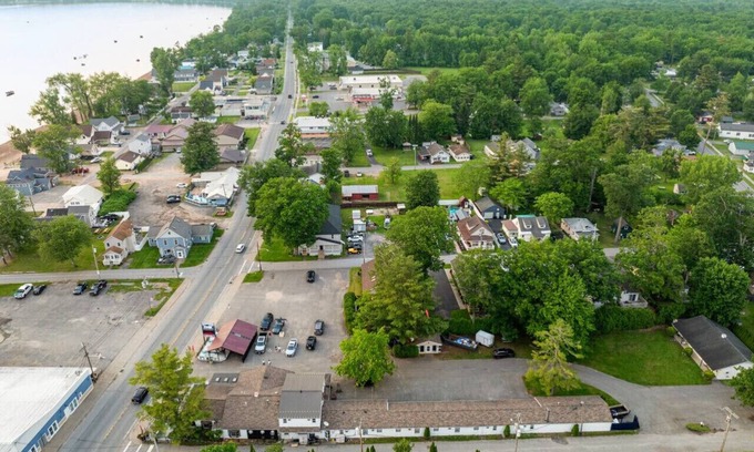 Sylvan Beach Apartment | `Canal Captain`s Quarters`-Queen