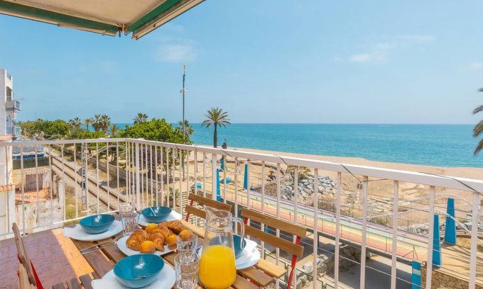 Canet de Mar Apartment | Canet Beach