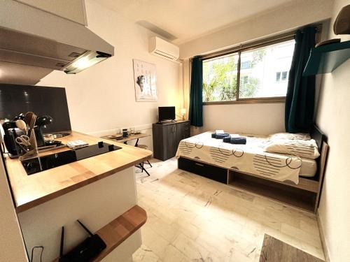 Cannes Apartment | Cannes center wifi AC 100 m from Croisette behind Martinez hotel