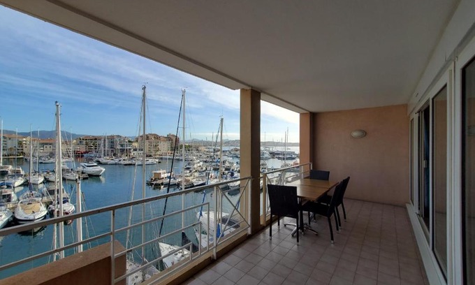 Frejus Port Apartment | CAP HERMES Vue PORT T2 40m2 climatise 4 personnes