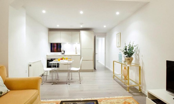 Winchester House | Capitol Apartment