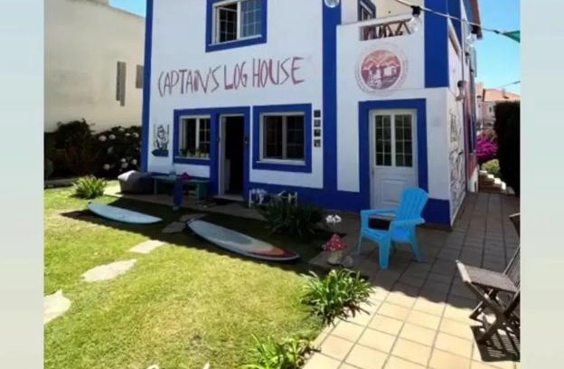 Baleal Hostel | Captain's Log House
