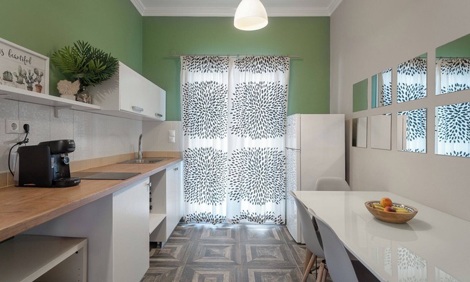 Yenion House | Captain's Seafront Apartments