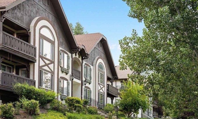 Midway Resort | Captivating 2-bedroom Swiss Chalet Charm Meets Mountain Adventure