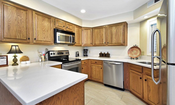 Blowing Rock Condo | Cardinal 103 | Fireplace, Restaurant, Pool, Spa