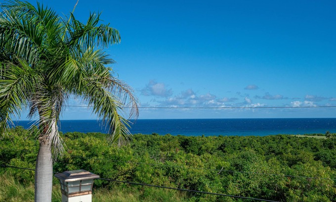 Estate Salt River House | Caribbean View, Double Queen Beds, plenty of Island Charm and breakfast