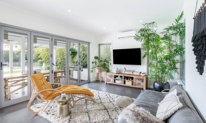 Caringbah South House | Caringbah South Family Home - 5 Beds + Pool & Pets