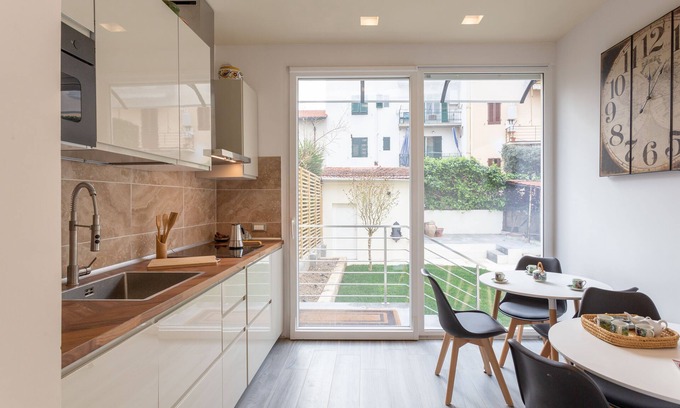 Oltrarno House | Carla's Rooms with Private Bathroom & Shared Kitchen