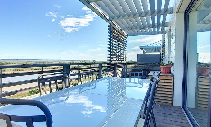 Carnon-Plage Apartment | Carnon: Spacious 1BR with balcony, AC, garage