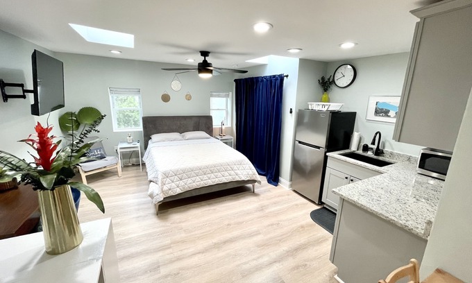 Cardozo Apartment | Carriage House Studio in the Heart of DC