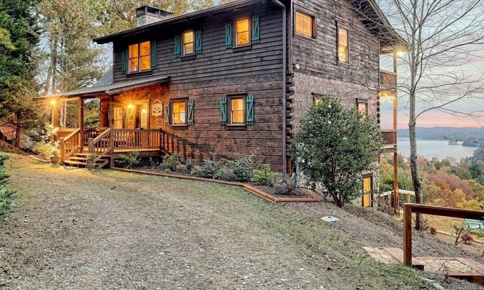 Ellijay Cabin | Carters Lake access/Game room/ Pet friendly!
