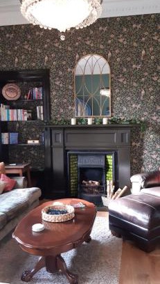 Dunfermline Apartment | Carvetii - Abbey View, 1st Floor Flat, City Centre