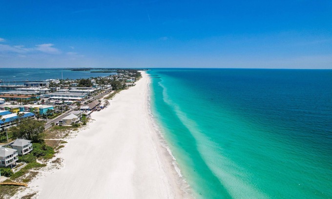 Bradenton Beach House | Casa Bonita by SeaBreeze Vacation