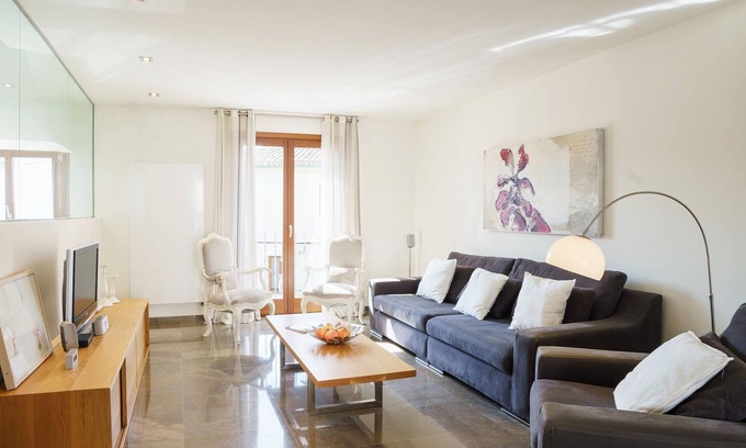 Pollensa Ski Chalet | Casa Canigo - Townhouse 5 minutes walk to the Square