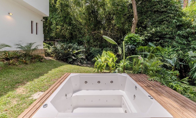 Santa Cruz Apartment | Casa Chipre 65 by Wynwood House