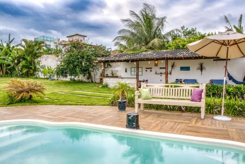 Rasa House | Casa com 3 Flats Quarto-Sala, Jardim, Piscina e Cozinha Externa Búzios